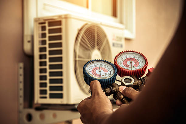 Professional Hvac technician working in Linn, MO
